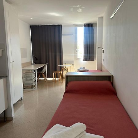Residencia Universitaria Francesc Giralt i Serrà Terrassa Extérieur photo