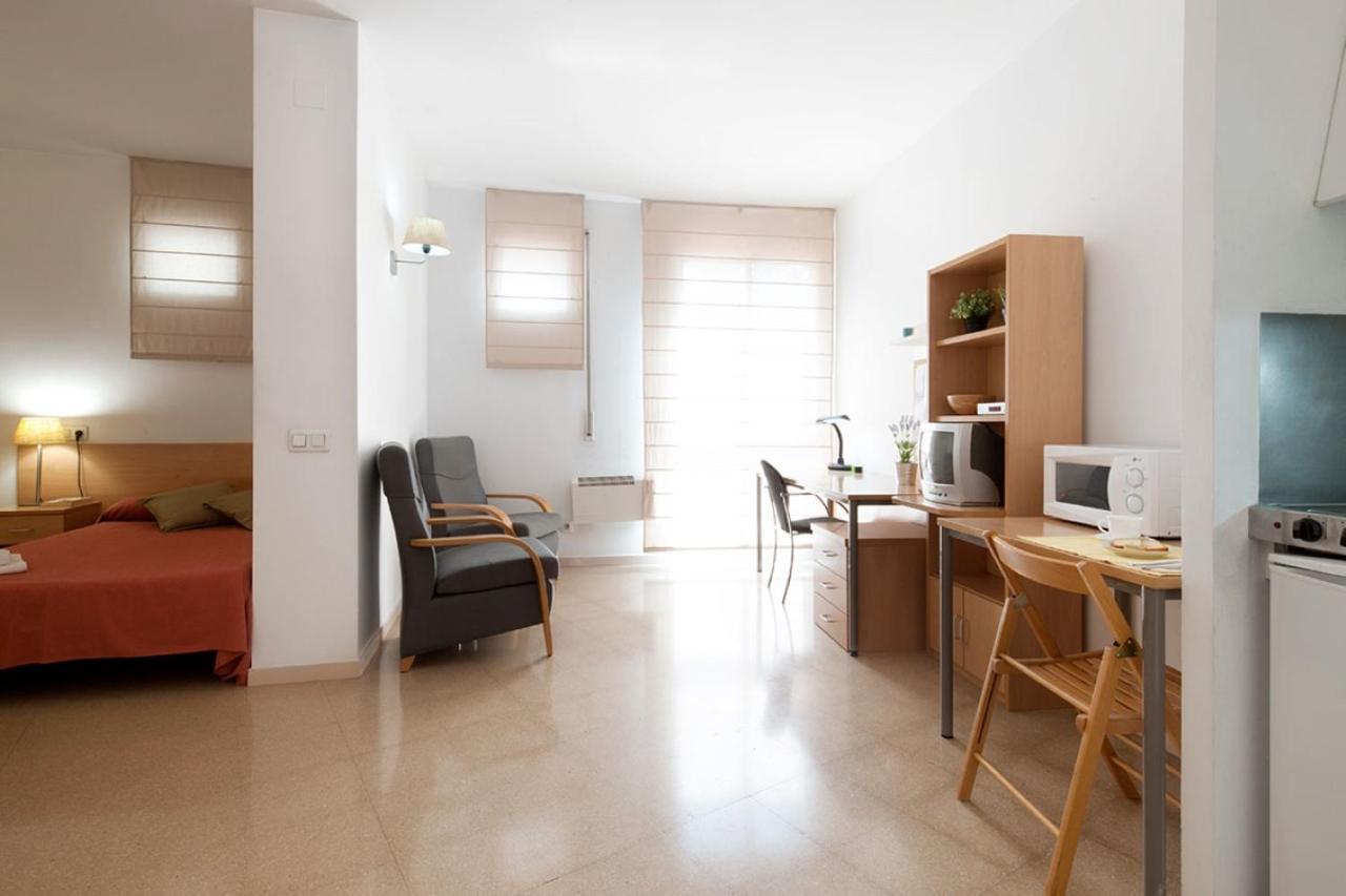 Residencia Universitaria Francesc Giralt i Serrà Terrassa Extérieur photo