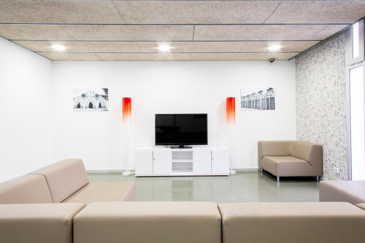 Residencia Universitaria Francesc Giralt i Serrà Terrassa Extérieur photo