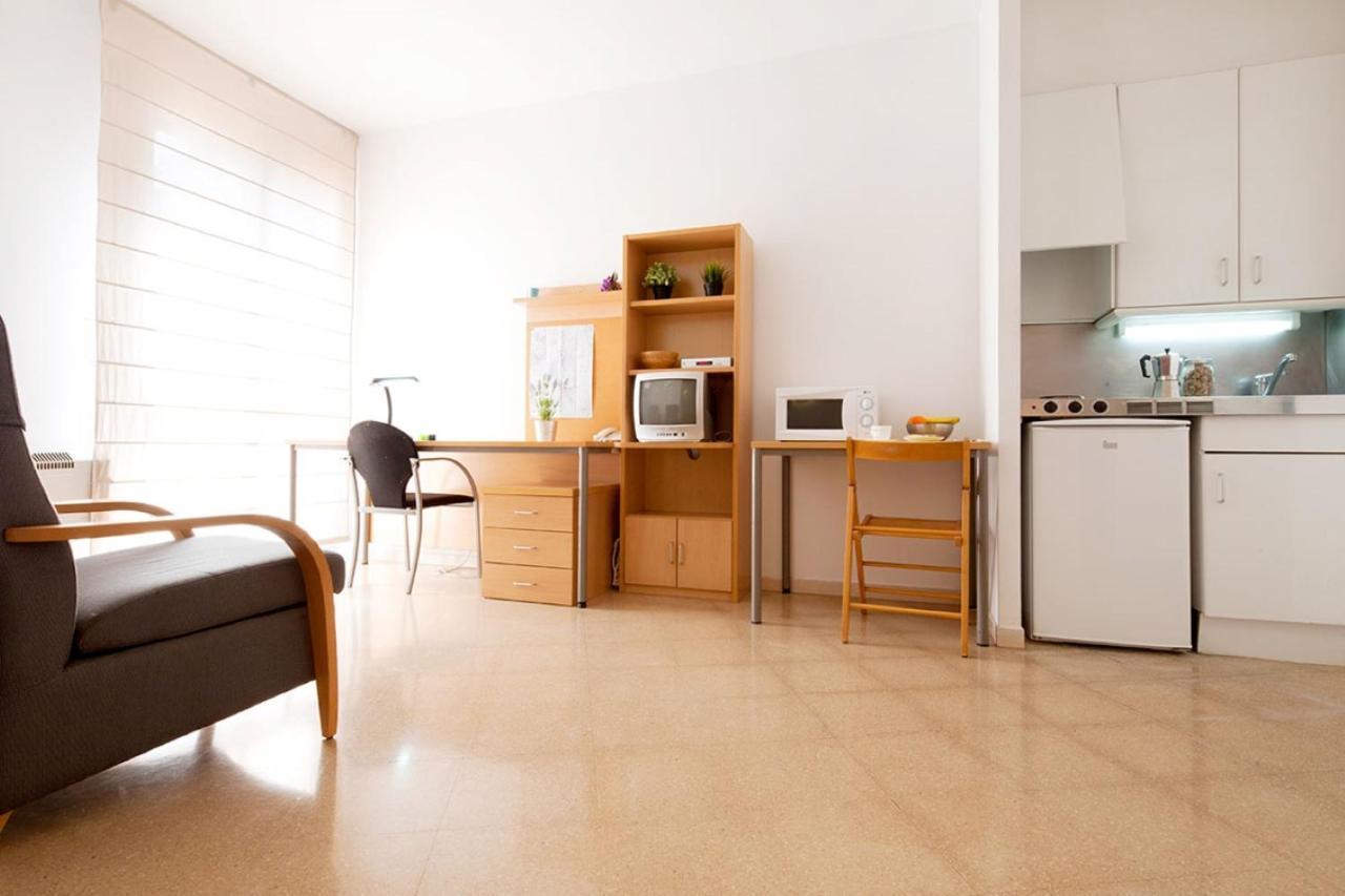 Residencia Universitaria Francesc Giralt i Serrà Terrassa Extérieur photo
